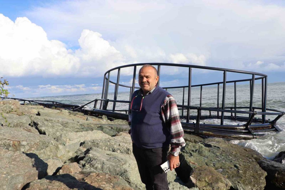 Rize'de Fırtına balıkçı kafeslerine zarar verdi
