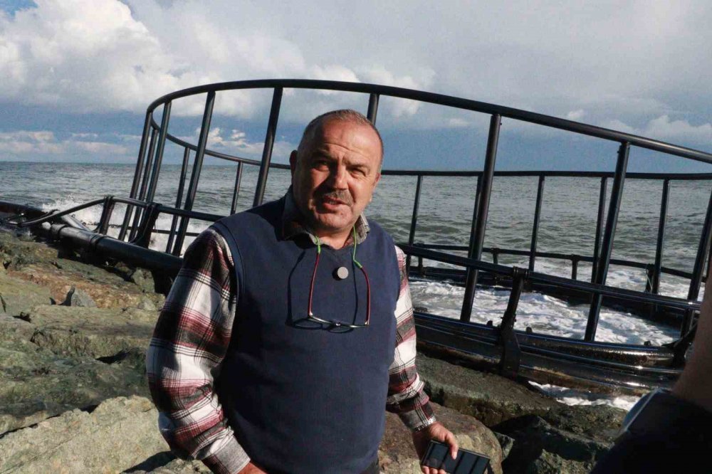 Rize'de Fırtına balıkçı kafeslerine zarar verdi
