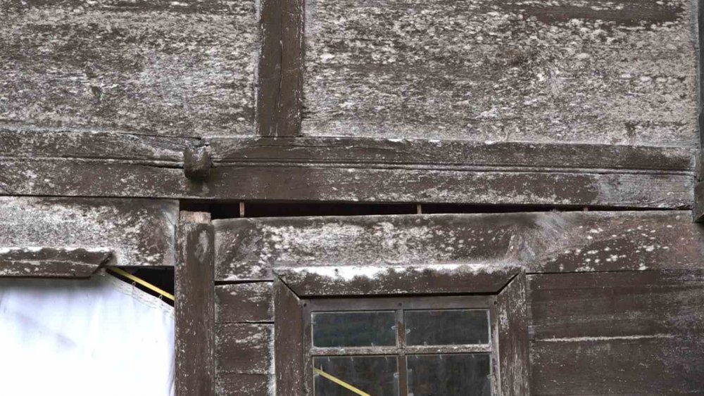 Rize'de Şiddetli Yağış Heyelana Neden Oldu: Asırlık Ahşap Ev Çöktü