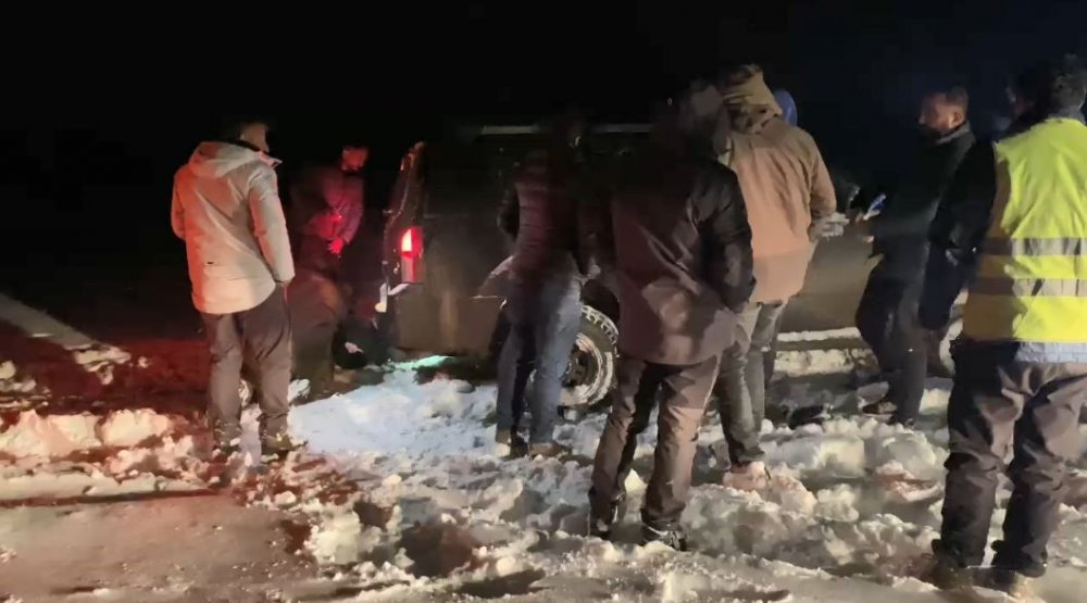 Artvin’de Kar Nedeniyle Araçlarıyla Mahsur Kalan 4 Kişi Kurtarıldı