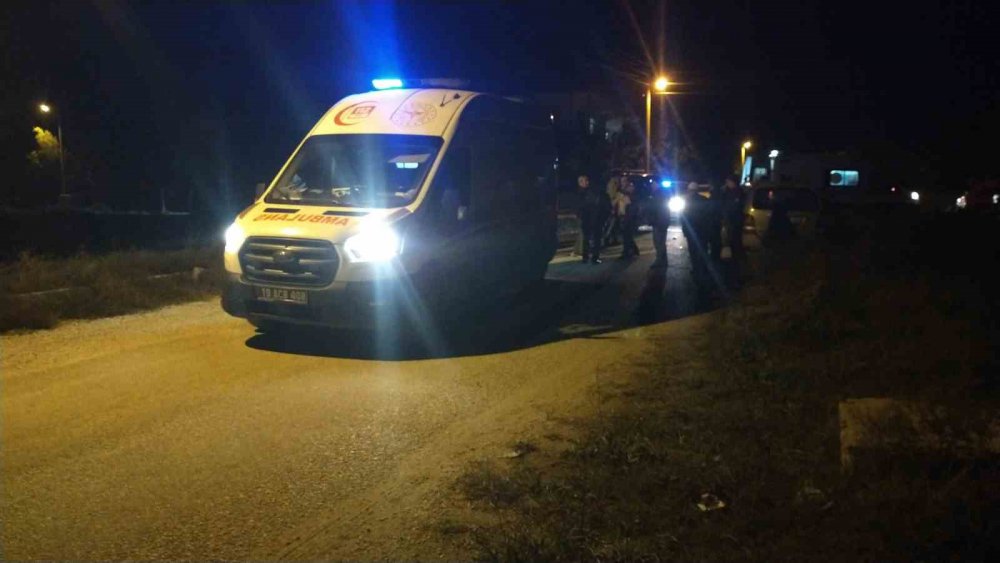 İki Otomobil Çarpıştı: 1’i Polis 2 Yaralı
