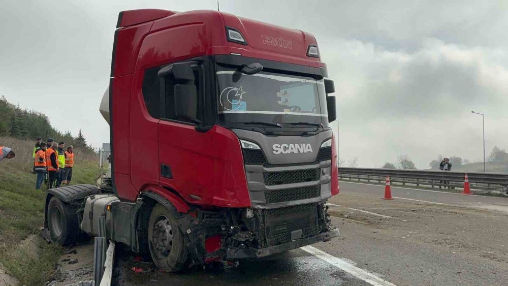 Tem’de Karşı Şeride Geçen Tanker Ortalığı Karıştırdı: 2 Yaralı