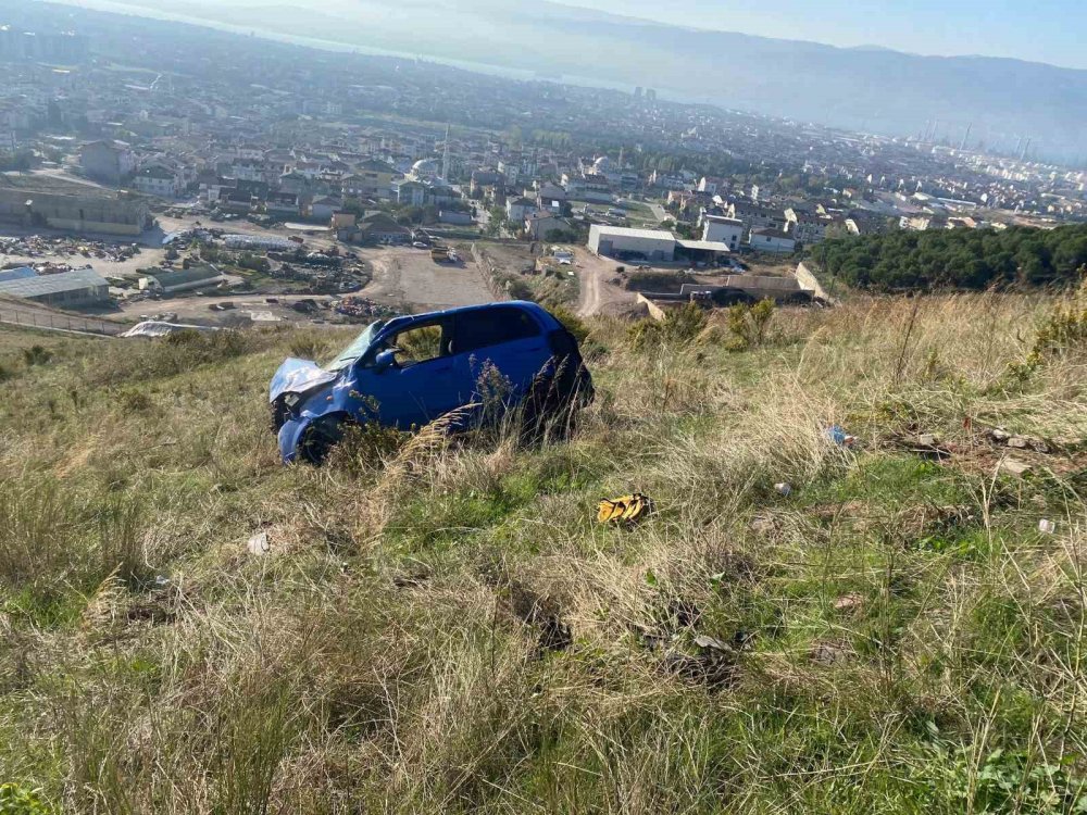 Kocaeli'de Otomobil 100 Metrelik Uçurumdan Uçtu: 1 Yaralı