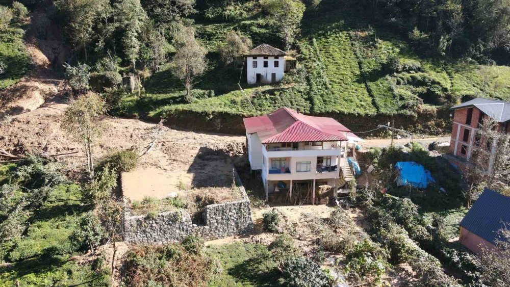 Rize Ardeşen'de Heyelan: 3 Ev Tedbir Amaçlı Boşaltıldı