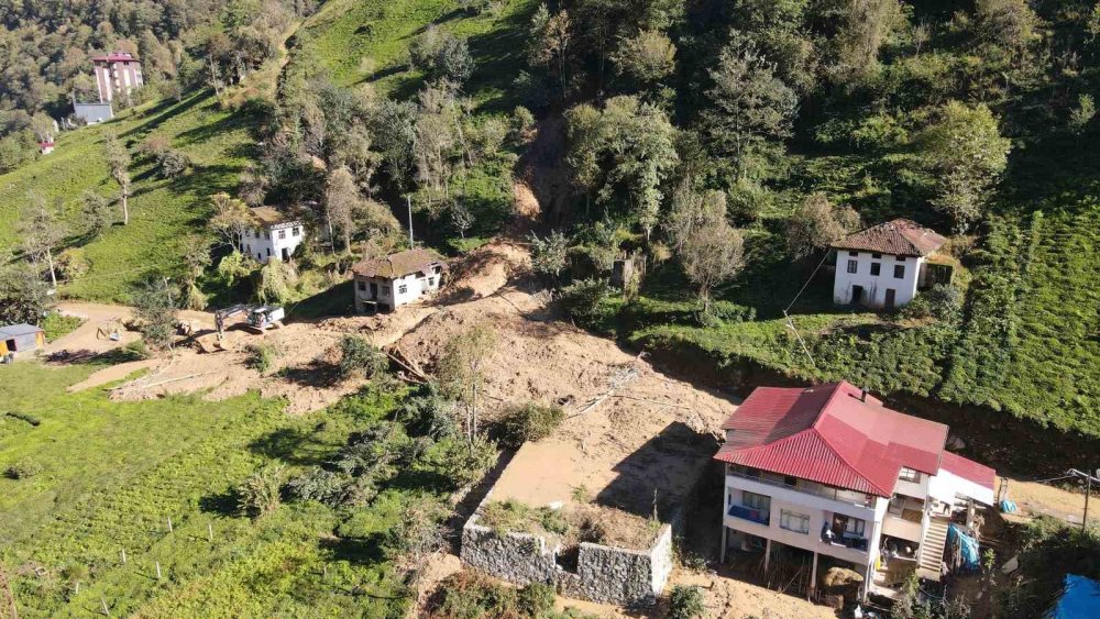 Rize Ardeşen'de Heyelan: 3 Ev Tedbir Amaçlı Boşaltıldı