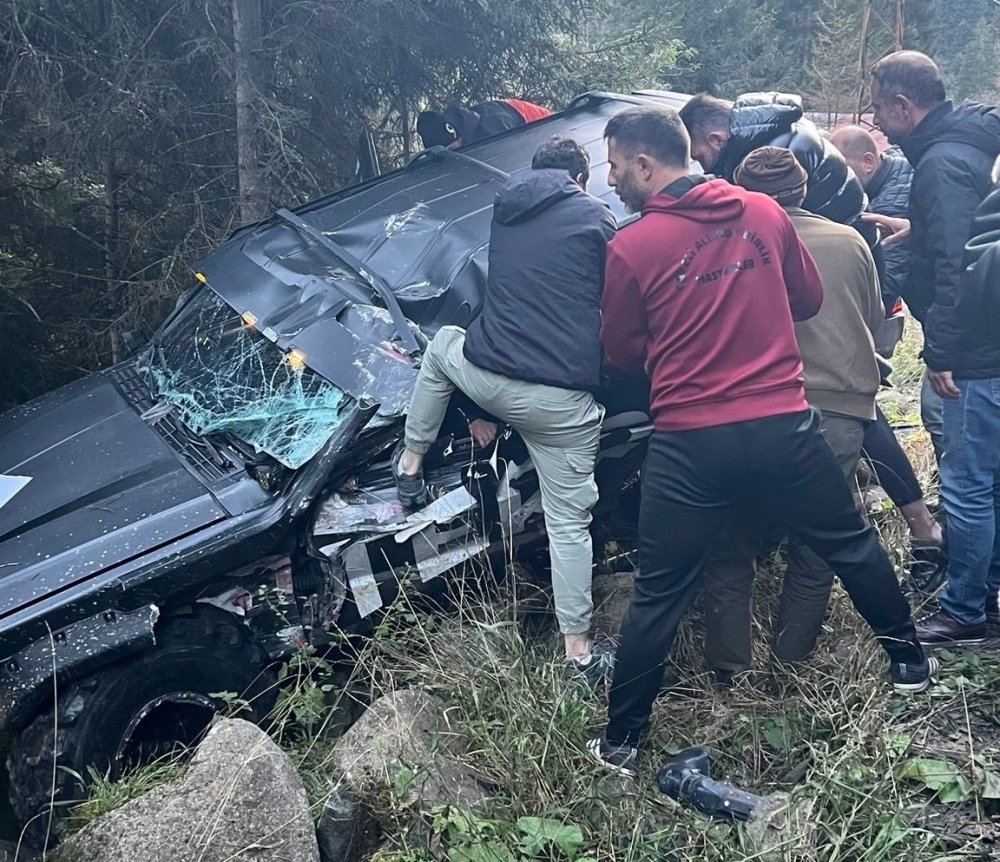 Rize Çamlıhemşinde trafik kazası , 2'si ağır 4 kişi yaralandı