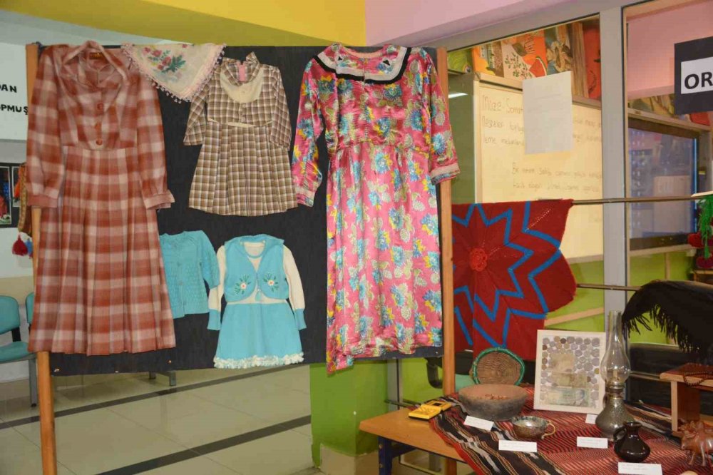 Ordu'da Liseli Öğrenciler Okul Koridorunu 100 Yıllık Eserlerin Olduğu Tarihi Müzeye Çevirdi