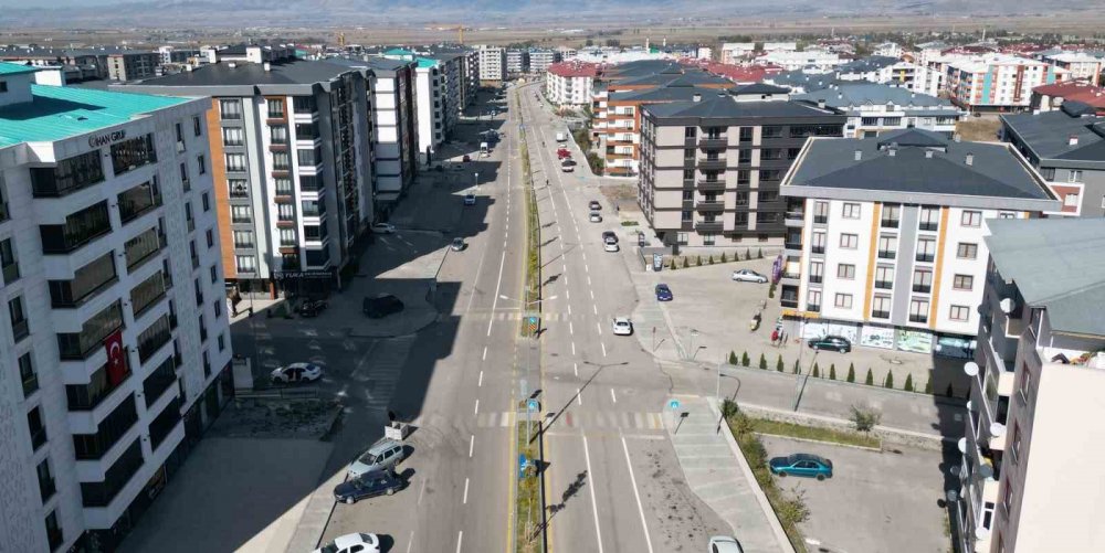 Erzurum'da Korgeneral Zekai Aksakallı Caddesi Yoğun İlgiyle Açıldı
