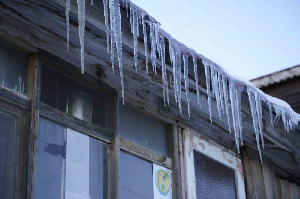 Bir Gecede Sonbahardan Kışa Geçen Zigana Türkiye’nin En Soğuk 2’inci Noktası Oldu