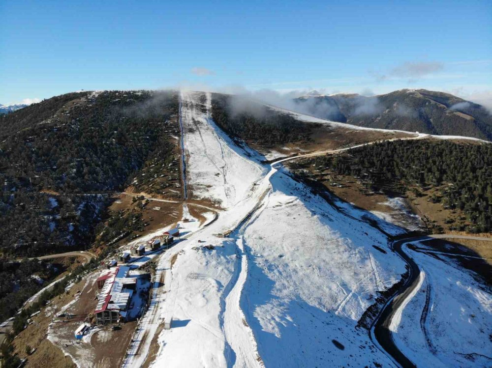 Bir Gecede Sonbahardan Kışa Geçen Zigana Türkiye’nin En Soğuk 2’inci Noktası Oldu
