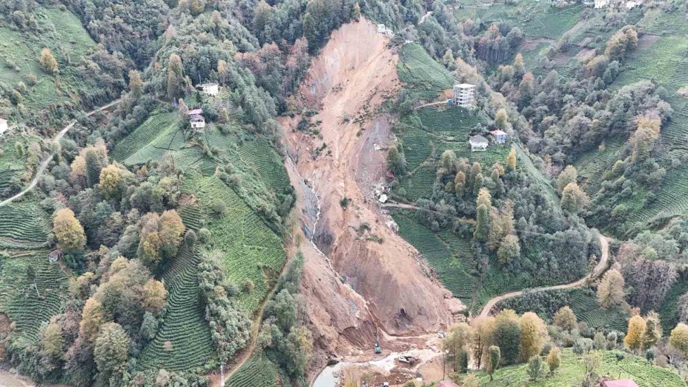 Rize Çayeli'ndeki heyelan bölgesinden bakın kaç kamyon toprak taşındı ?