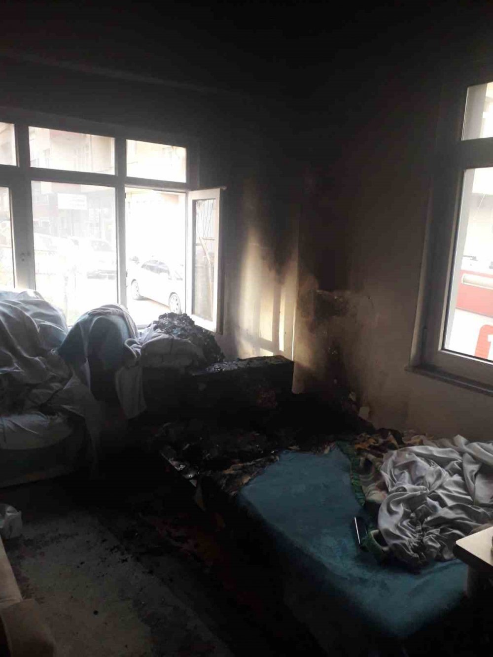 Sinop'ta Şarj Aleti Evi Yaktı
