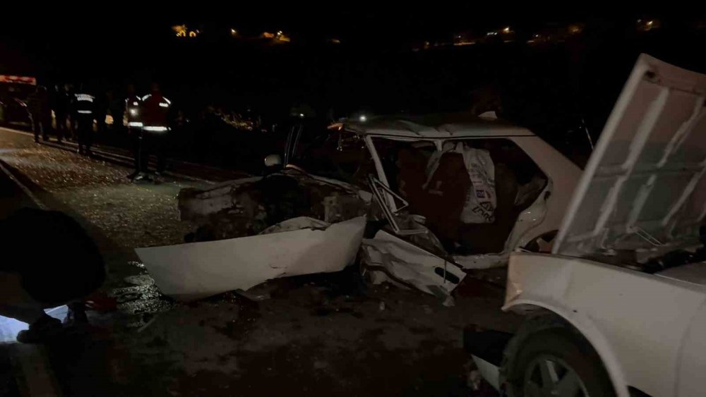 Rize’de Feci Kazada Araçlar Hurda Yığınına Döndü: 2 Ölü, 8 Yaralı