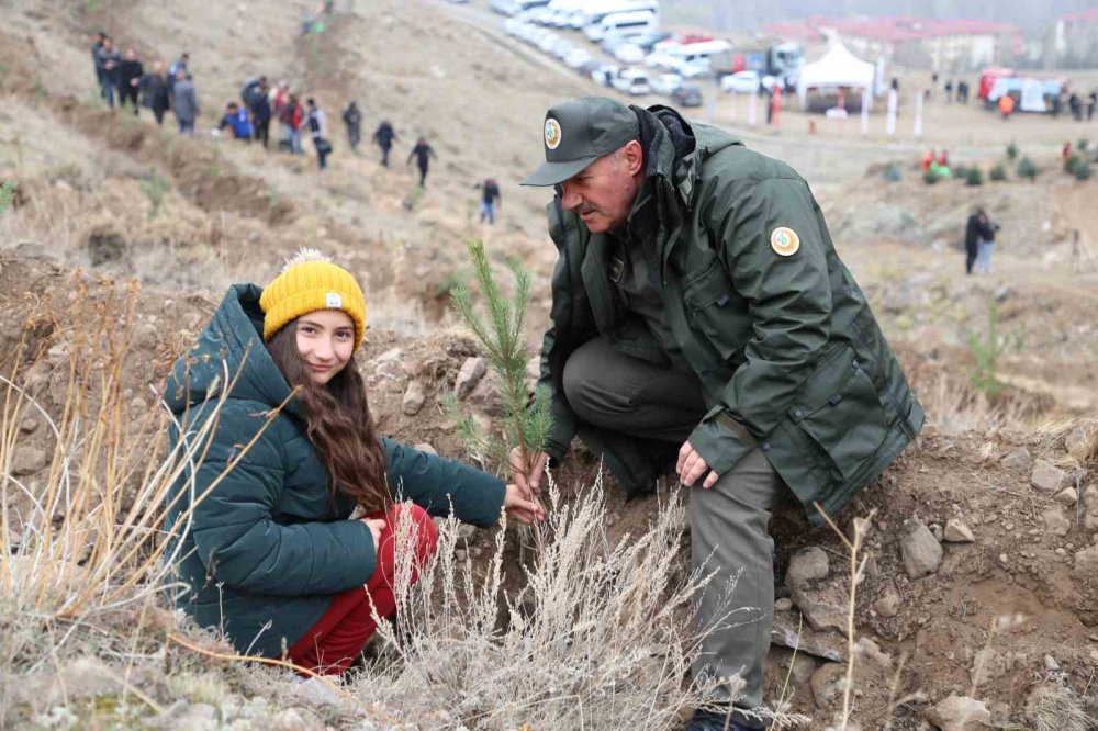 Erzurum dahil 6 İlde 56 Bin 500 Fidan Toprakla Buluştu