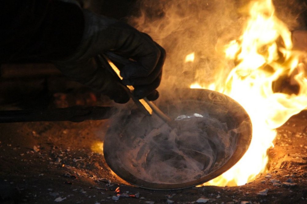 76 Yaşında: Her Gün Dükkanını Açıyor, Bakıra Yeniden Hayat Veriyor