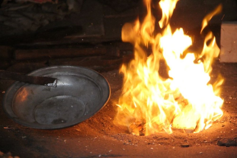 76 Yaşında: Her Gün Dükkanını Açıyor, Bakıra Yeniden Hayat Veriyor