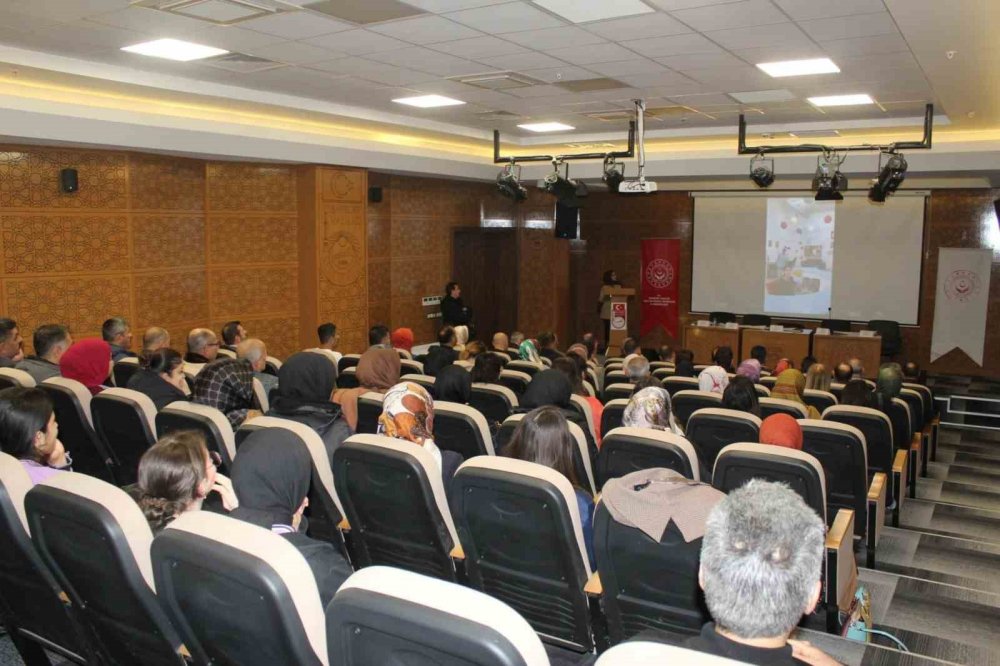 Bayburt’ta Düzenlenen Panelde Çocuk Panelistler Kendi Haklarını Savundular