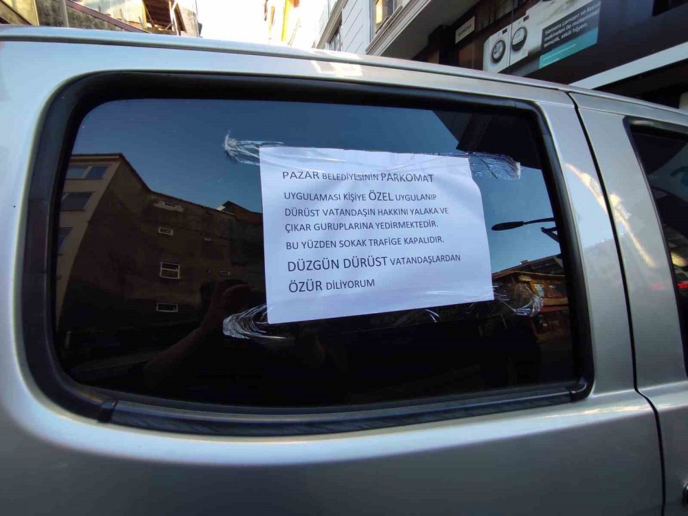 Rizenin  Pazar İlçesi'nde ilginç Barkomat protestosu