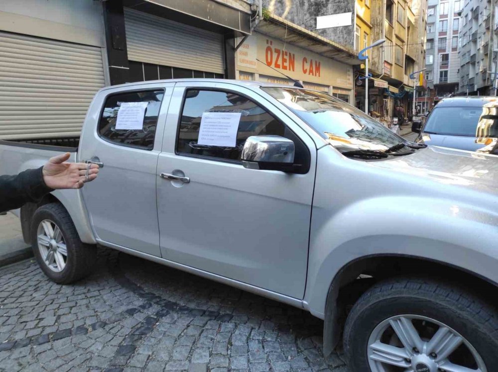 Rizenin  Pazar İlçesi'nde ilginç Barkomat protestosu