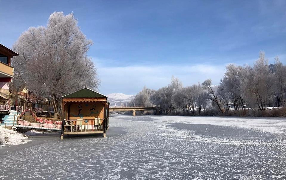 Bayburt’ta Çoruh Nehri Kısmi Buz Tuttu