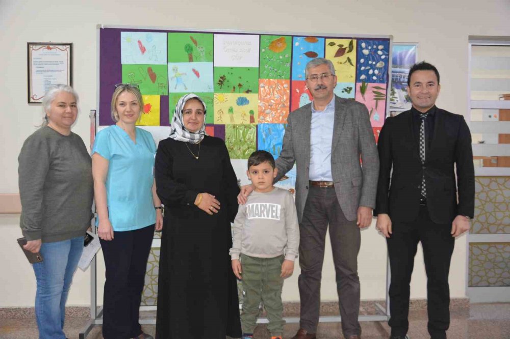 Ordu'da 7 Yaşındaki Çocuk, Tedavi Gördüğü Hastanede Yaptığı Resimlerle Sergi Açtı