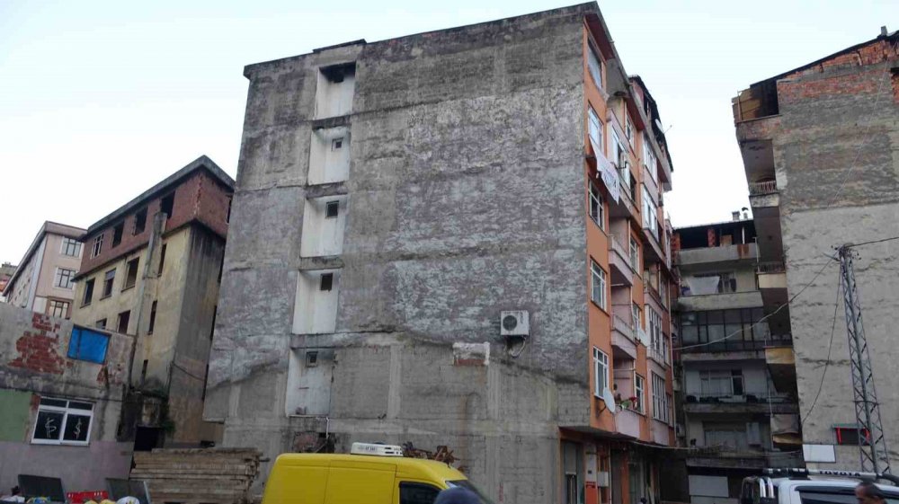 Rize'deki evine kamulaştırmadan 200 bin tl verilince pankartlı tepki gösterdi