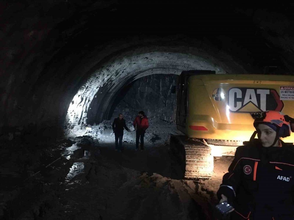 Yapım İşi Bayburt Group Tarafından Sürdürülen Ve 5 Bakan Gören Kop Dağı Tüneli Yılan Hikâyesine Döndü