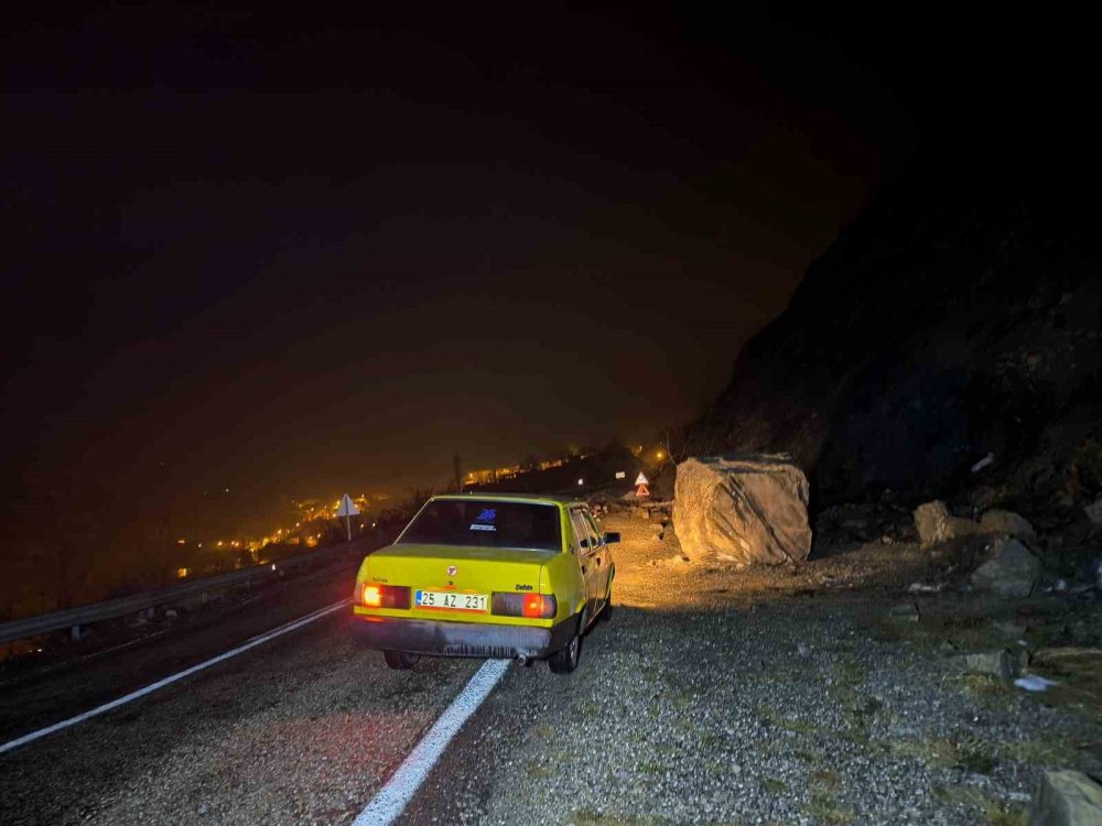 Erzurum-artvin Karayolunda Heyelan