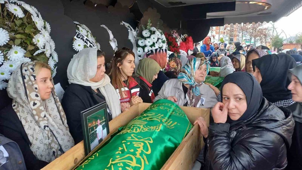 Arhavi’de Yola Gelen Heyelanda Hayatını Kaybeden Giresunlu 4 Genç Son Yolculuklarına Uğurlandı
