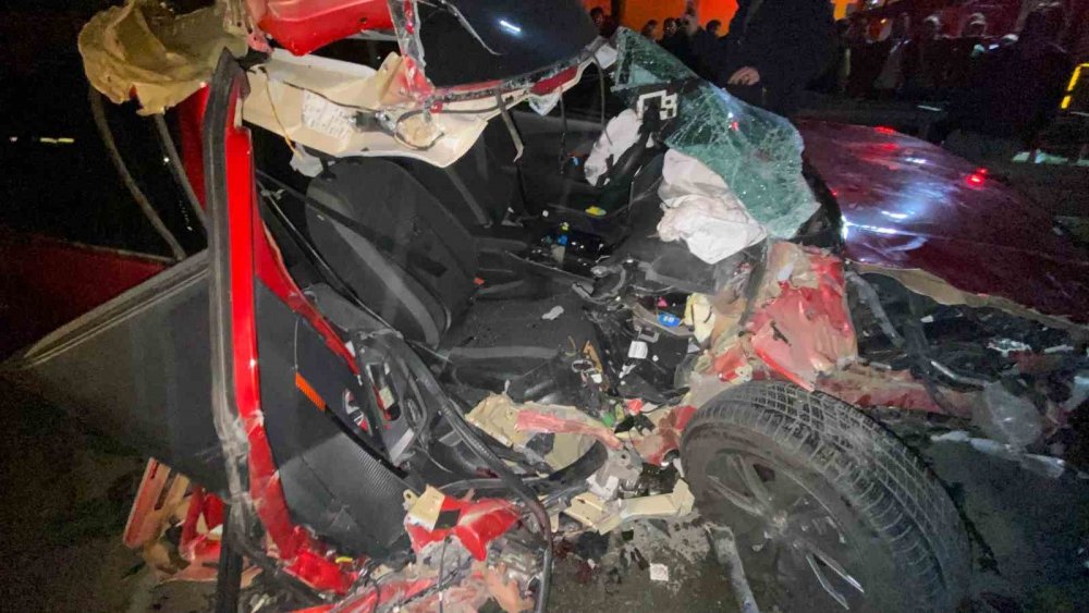 Artvin Hopa'da feci kaza , 1 ölü , 1 yaralı