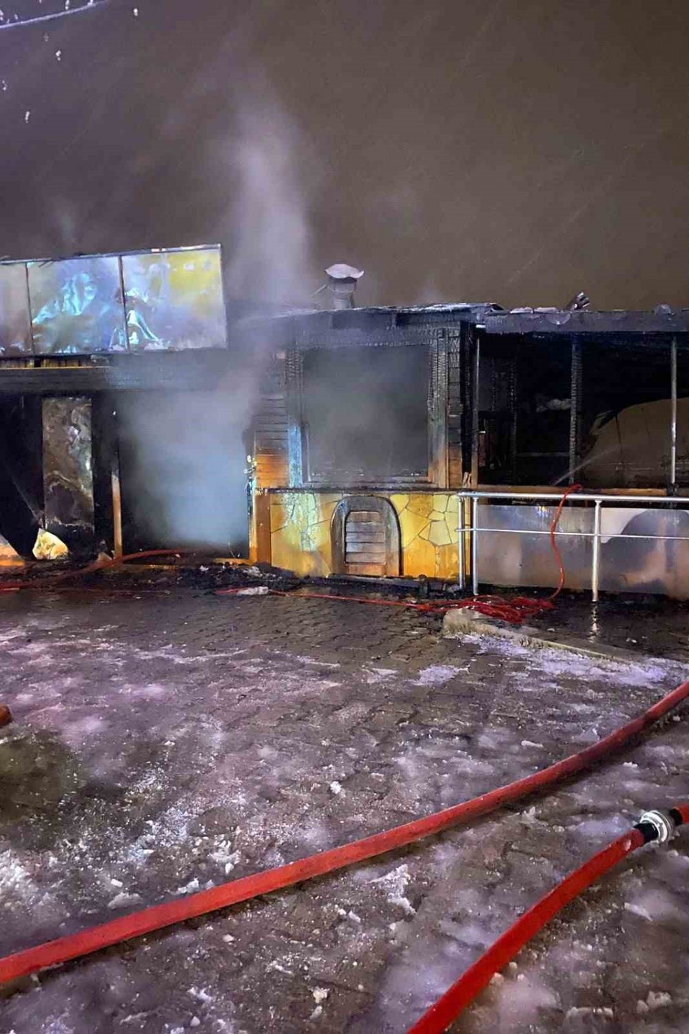 Gümüşhane'de Karayolu Kenarındaki Çay Ve Gözleme Tesisi Yandı