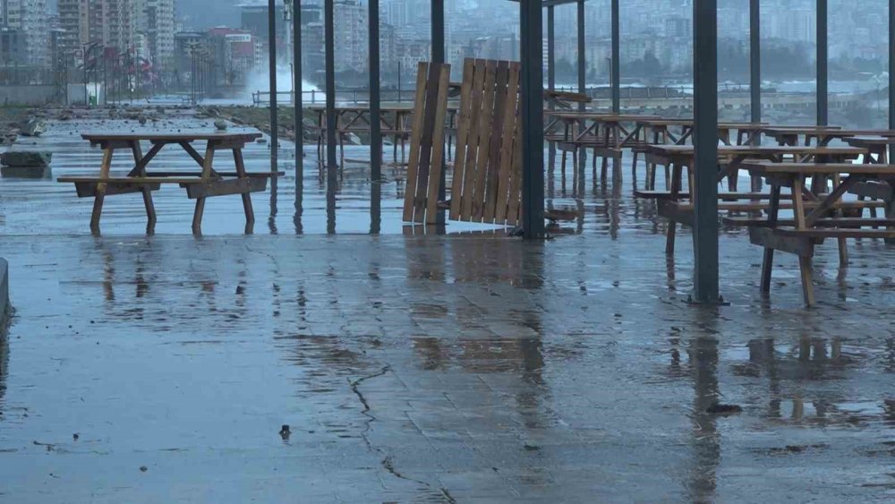 Rize’de Sabahı zor ett, , bir yandan kar , bir yandan fırtına