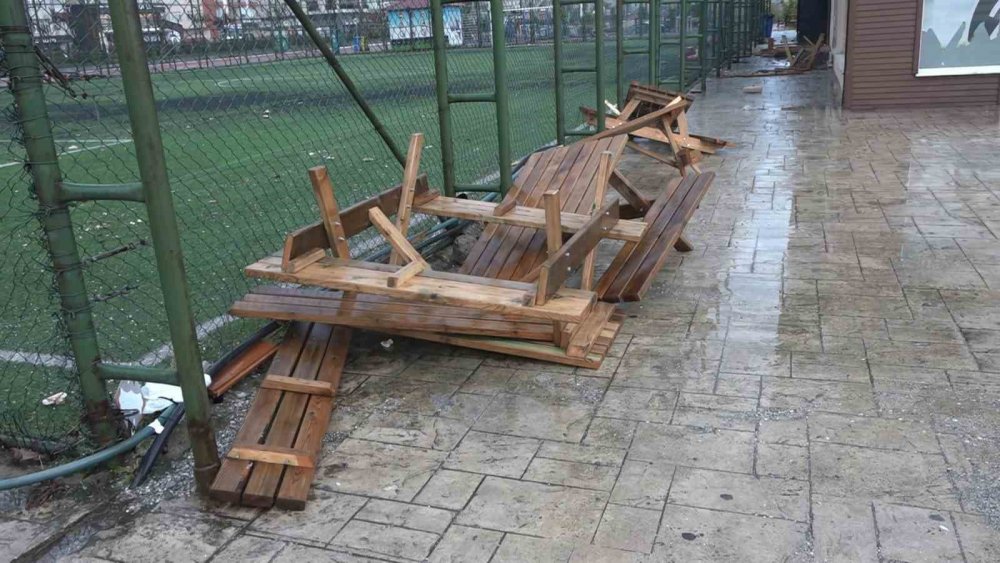 Rize’de Sabahı zor ett, , bir yandan kar , bir yandan fırtına