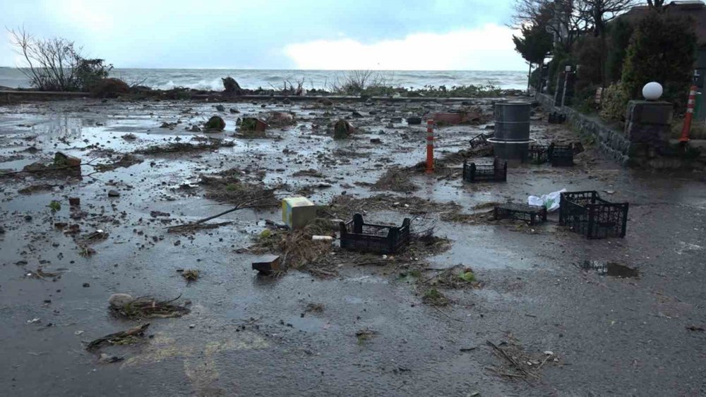 Rize’de Sabahı zor ett, , bir yandan kar , bir yandan fırtına