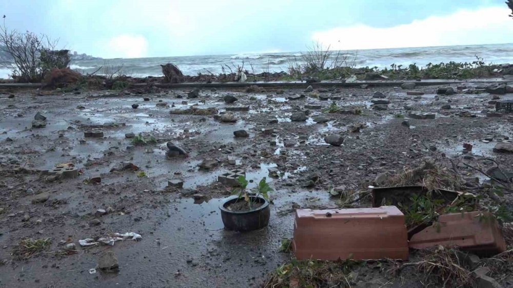 Rize’de Sabahı zor ett, , bir yandan kar , bir yandan fırtına