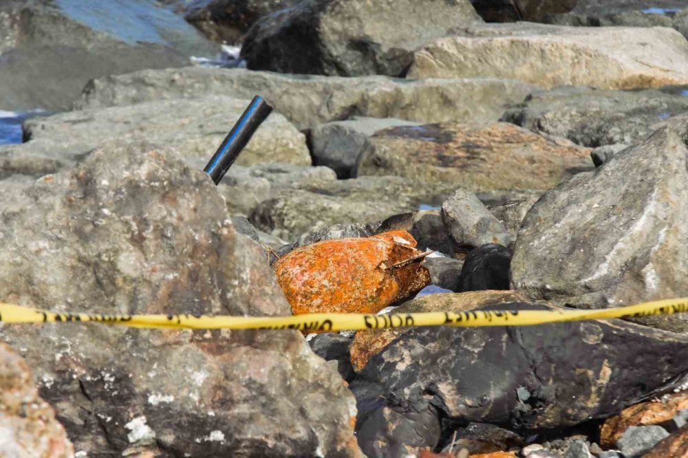 Fırtında Dalgaların Getirdiği Deniz Mühimmatı Rize’de Karaya Vurdu