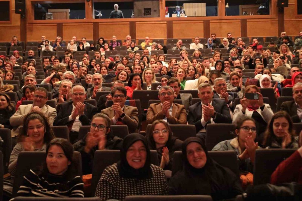 Kocaeli'de Engelleri Horon İle Aştılar