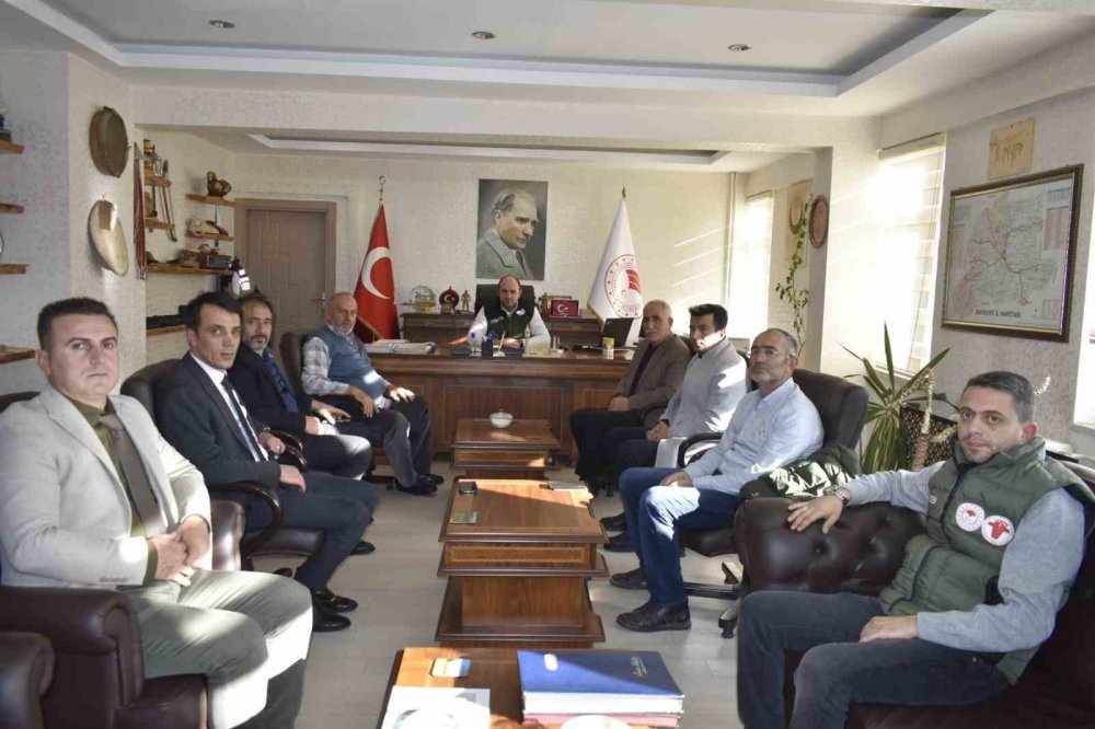 Sığırların Küpelendirme Ve Kimliklendirme İşlerini Artık Bayburt Sığır Yetiştiriciliği Birliği Yapacak