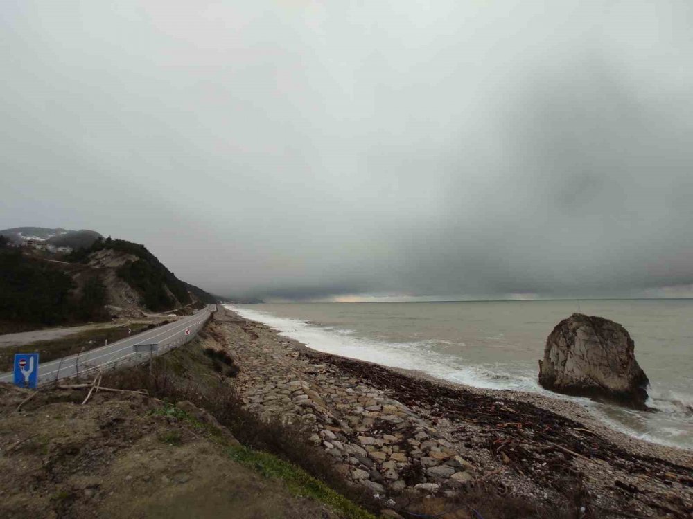 50 Yıl Sonra İlk: Deniz, Kayalıkların Çevresinden Çekildi