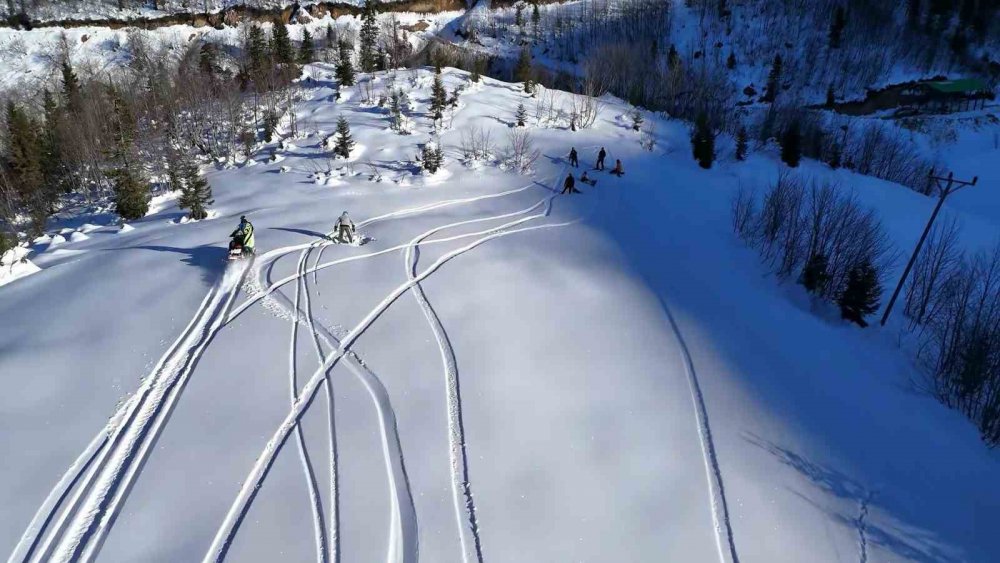 Kar Kalitesiyle Zirvede: Handüzü Yaylası Snowboard Tutkunlarının Gözdesi Oldu