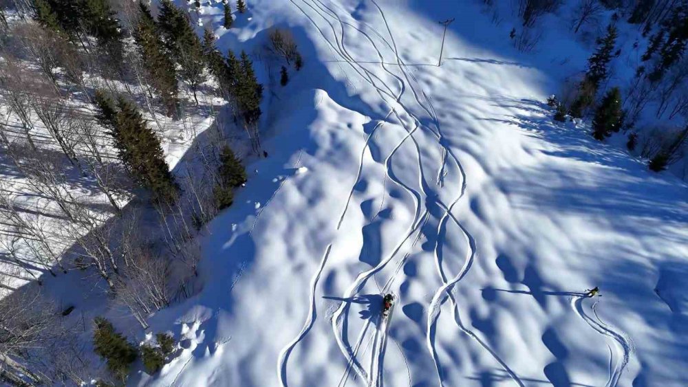 Kar Kalitesiyle Zirvede: Handüzü Yaylası Snowboard Tutkunlarının Gözdesi Oldu