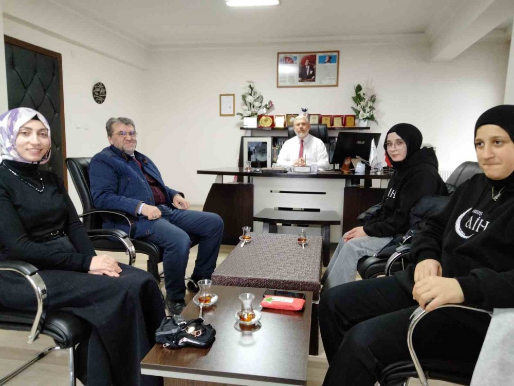 Öğrencilerden Suriye Ve Filistin’e Yardım Eli