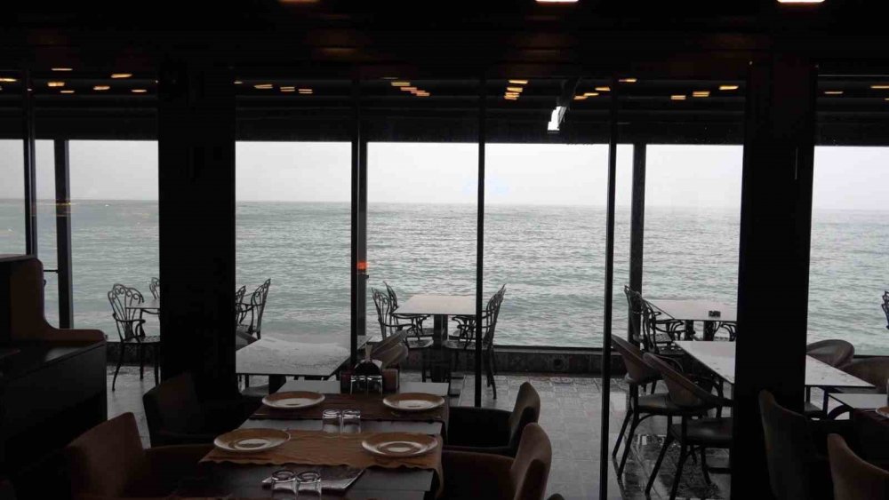 Rizeli Sahil Esnafı Perişan , Fırtına 1 Gün Sürdü Ama Etkileri 18 Gündür Sürüyor