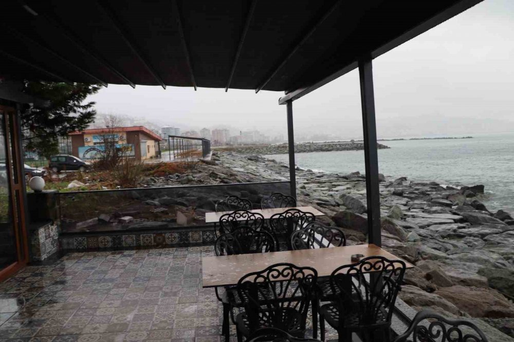 Rizeli Sahil Esnafı Perişan , Fırtına 1 Gün Sürdü Ama Etkileri 18 Gündür Sürüyor