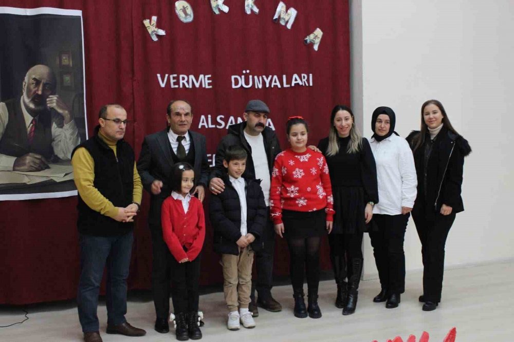 Bayburt’ta İstiklal Marşı’nı Güzel Okuma Yarışması Düzenlendi