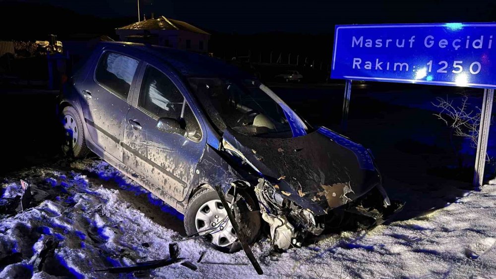 Kastamonu’da Hafif Ticari Araç İle Otomobil Çarpıştı: 6 Yaralı