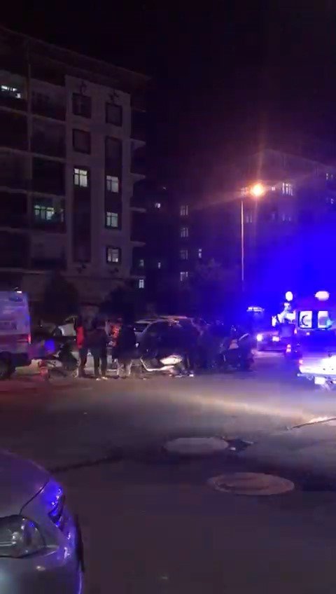 Rize’de Motosikletli Kuryeler Çarpıştı: 2 Yaralı