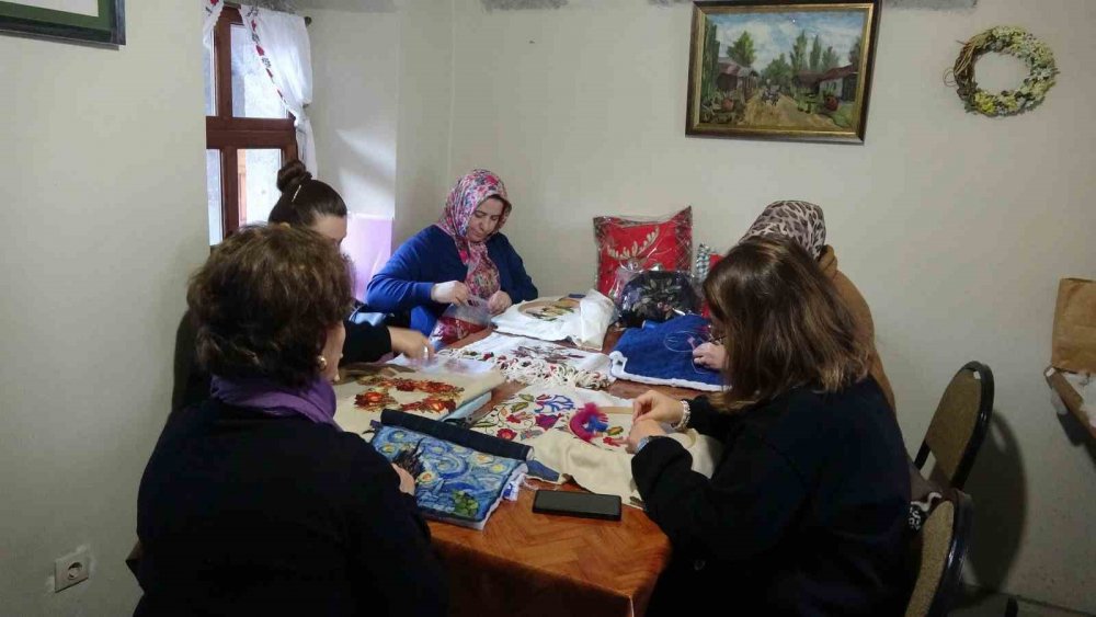 Unutulmaya Yüz Tutmuş Yorgan Desenleri Artık Giysilerde Ve Çantalarda Hayat Buluyor