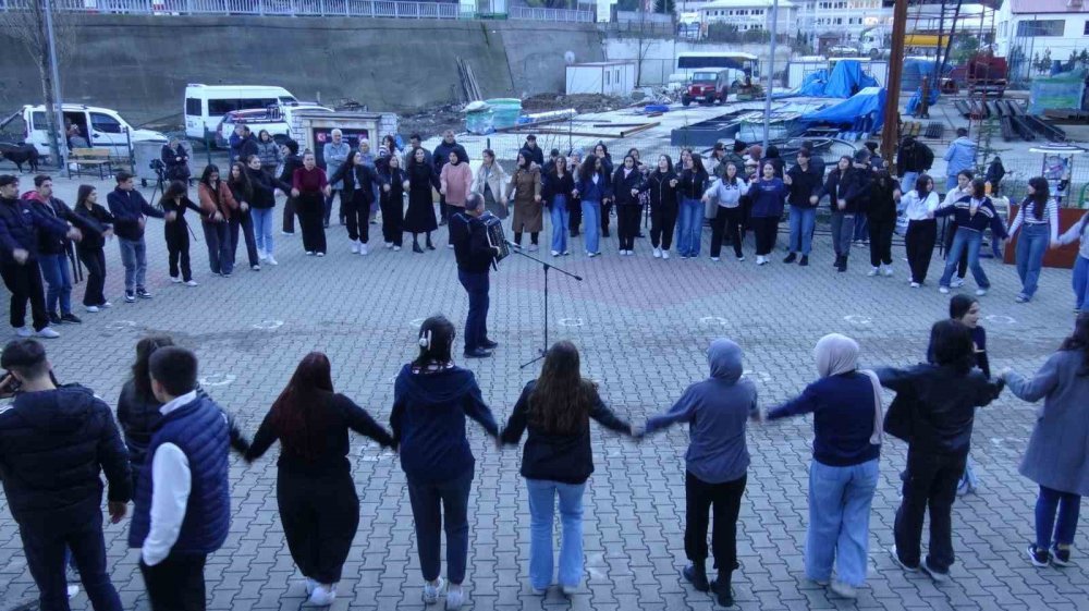 Artvin’in Borçka İlçesinde Hamsi Şenliği
