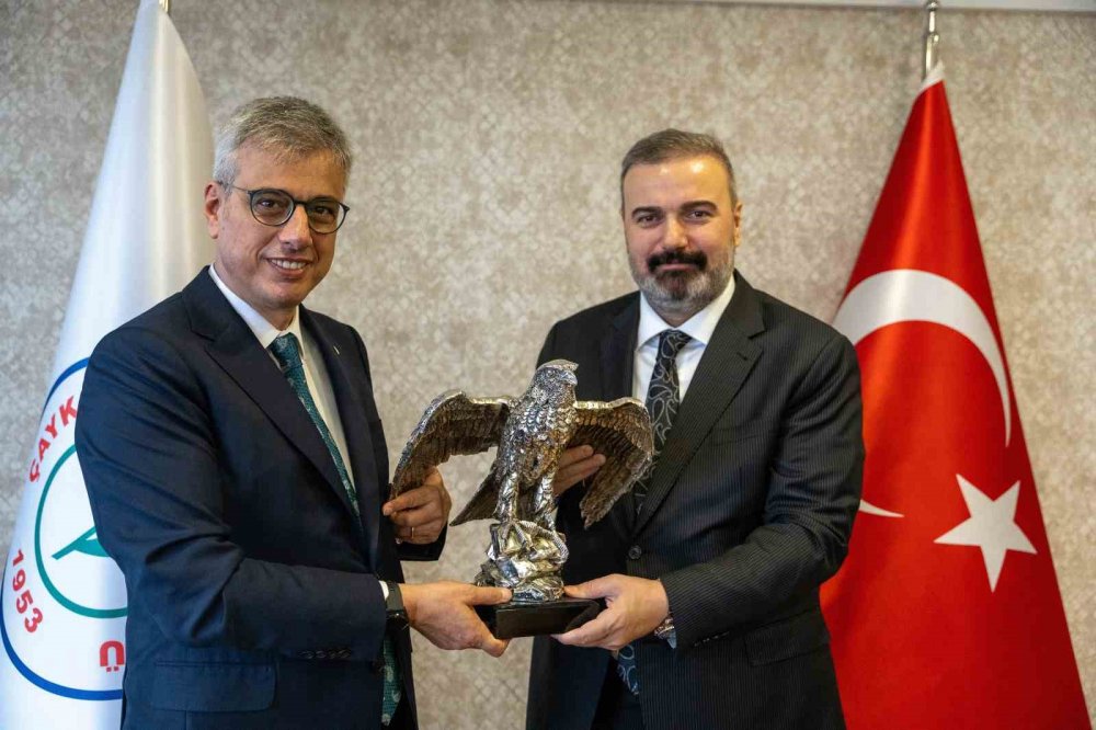 Bakan Kemal Memişoğlu’ndan, Çaykur Rizespor’a Ziyaret